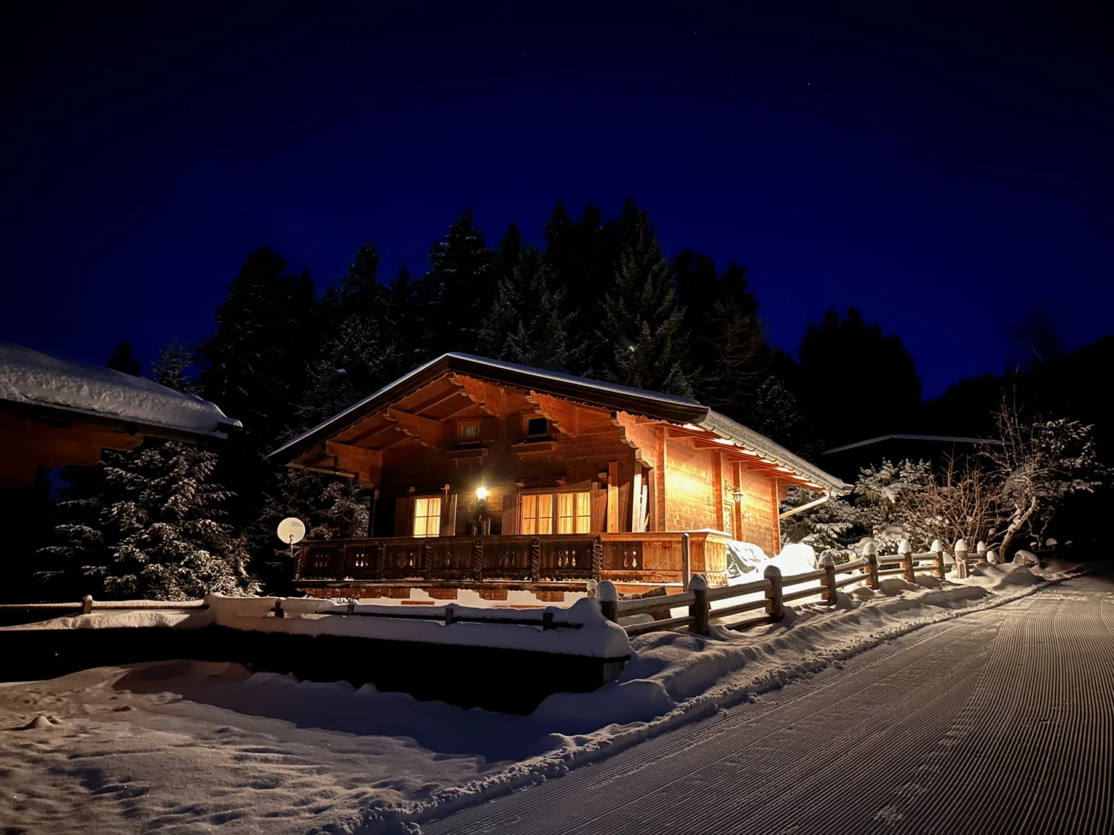 Luxuriöses Alpen-Chalet im Zillertal – Generationen-Objekt mit Freizeit-Wohnsitz-Widmung - Bild 1